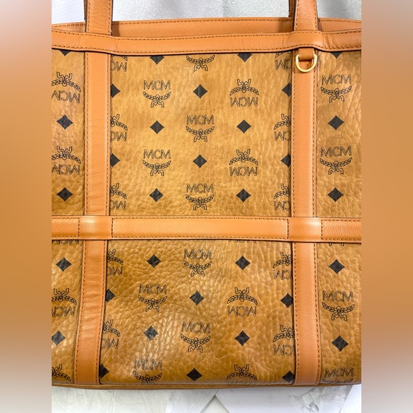 MCM Delmy Visetos Shopper MD Tote.Color: Cognac/Gold. - Picture 6 of 17